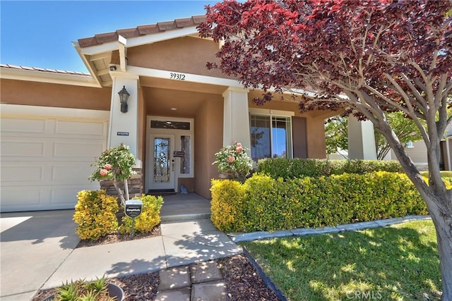 39312 Beringer Dr, Murrieta, CA 92563 - property entrance featuring stucco siding and a garage