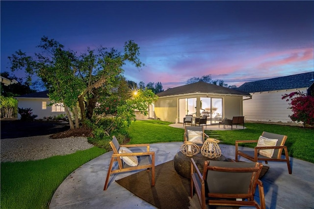 438 S Lamer St, Burbank, CA 91506 - view of patio featuring an outdoor hangout area