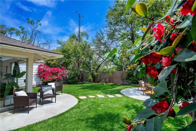 438 S Lamer St, Burbank, CA 91506 - view of yard featuring a patio