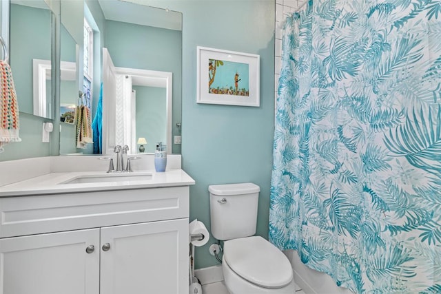 bathroom with toilet, a shower with curtain, and vanity