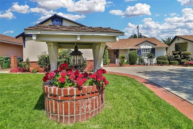 view of front of house with a front lawn and concrete driveway