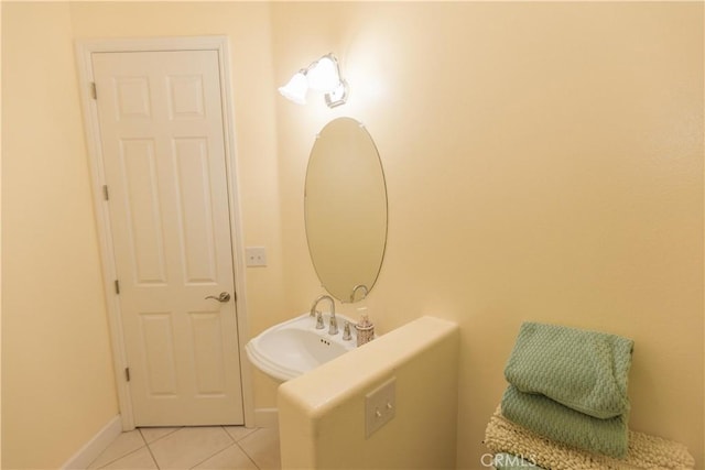 1490 N Dewitt Ave, Clovis, CA 93619 - bathroom featuring a sink, baseboards, and tile patterned floors