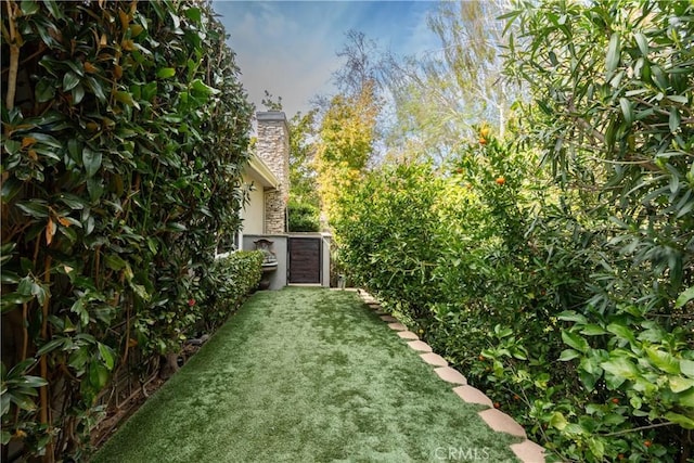 184 Halsbury Ct, Lake Sherwood, CA 91361 - view of yard
