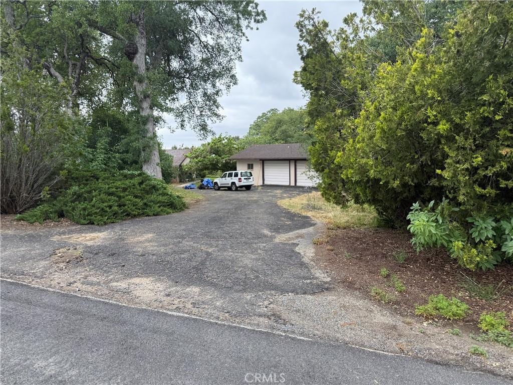 31612 Duke Rd, North Fork, CA 93643 - view of front of house featuring a detached garage