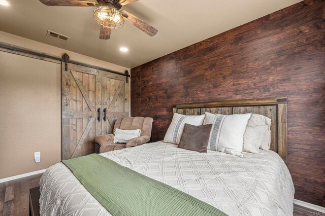 3048 Jason Rd, Fallbrook, CA 92028 - bedroom featuring baseboards, wood finished floors, a barn door, recessed lighting, and ceiling fan