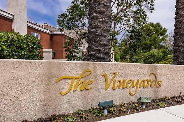 view of community / neighborhood sign