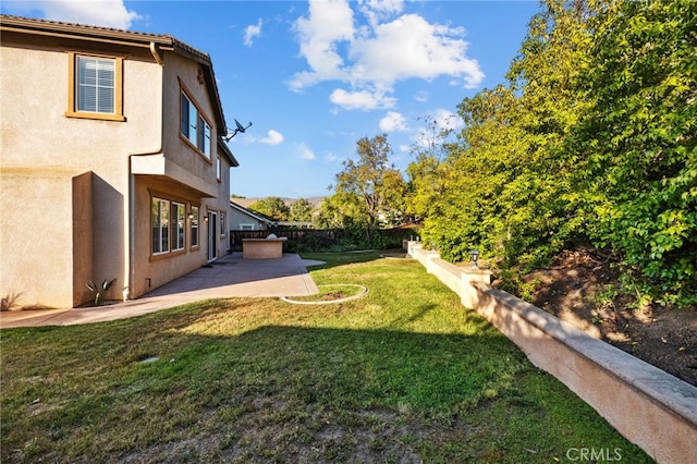 view of grassy yard with a patio area