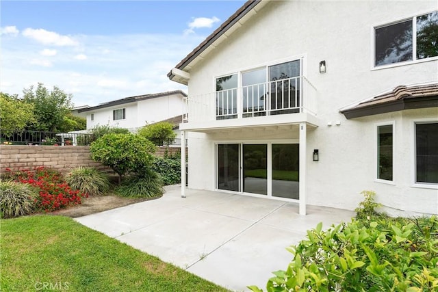 5431 Via Ontiveros, Yorba Linda, CA 92887 - rear view of house with stucco siding, fence, and a balcony