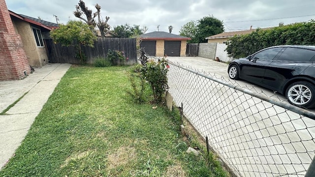 view of yard featuring fence private yard and a detached garage