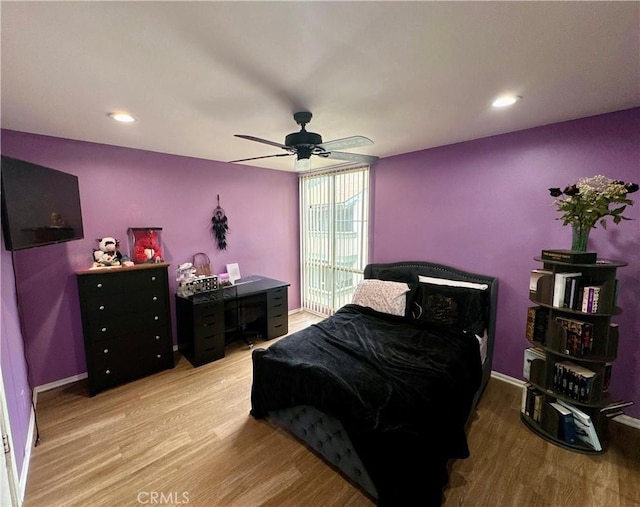 bedroom featuring light wood-style floors, baseboards, ceiling fan, and recessed lighting