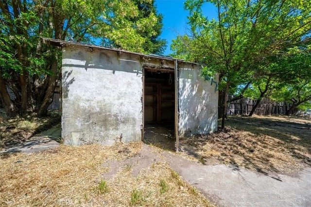 5985 Dolores Ave, Atascadero, CA 93422 - view of shed featuring fence