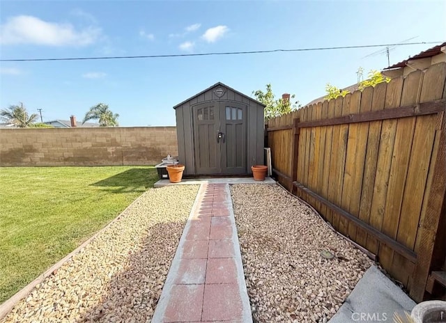 view of yard featuring a storage unit, an outdoor structure, and a fenced backyard