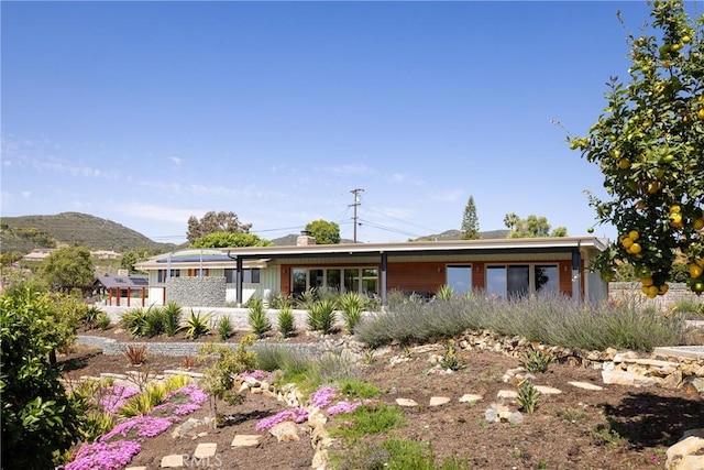view of front facade featuring a mountain view
