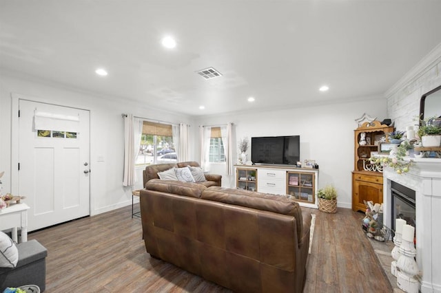 586 Del Mar Ave, Chula Vista, CA 91910 - living room with wood finished floors, crown molding, recessed lighting, a glass covered fireplace, and baseboards