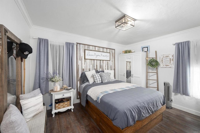 586 Del Mar Ave, Chula Vista, CA 91910 - bedroom with wood finished floors, baseboards, and crown molding