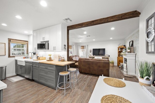 586 Del Mar Ave, Chula Vista, CA 91910 - kitchen with gray cabinets, stainless steel appliances, wood finished floors, recessed lighting, and a sink