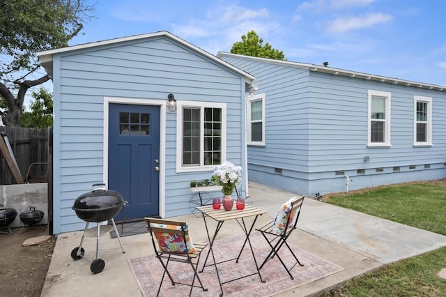 586 Del Mar Ave, Chula Vista, CA 91910 - rear view of house featuring crawl space, a patio, and fence