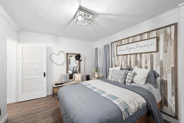 586 Del Mar Ave, Chula Vista, CA 91910 - bedroom with wood finished floors, crown molding, and baseboards
