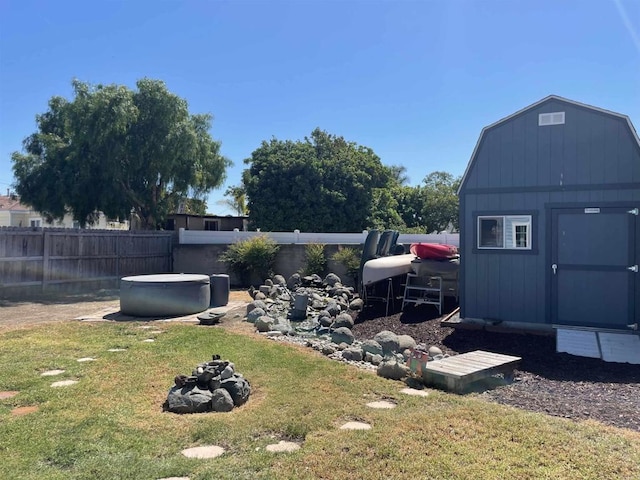 586 Del Mar Ave, Chula Vista, CA 91910 - view of yard featuring a storage unit and an outbuilding