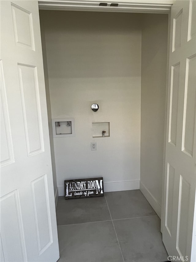 1449 W 45th St, Los Angeles, CA 90062 - clothes washing area featuring hookup for a washing machine, tile patterned floors, and baseboards