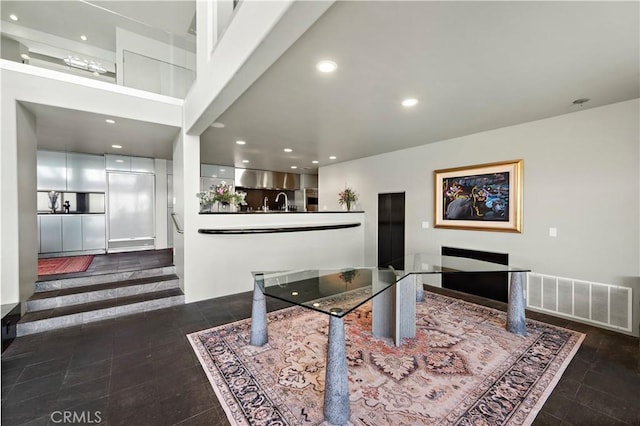 dining room with visible vents and recessed lighting