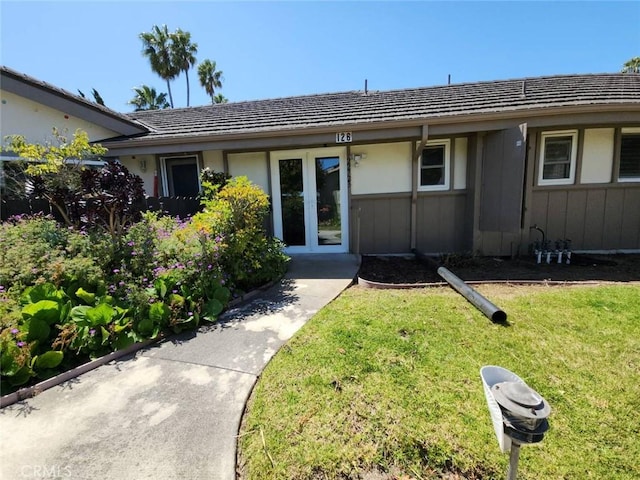 view of front of home featuring a front yard