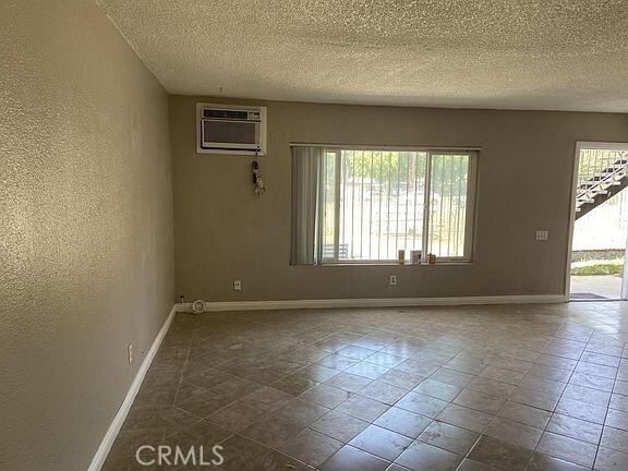 264 W Jackson St, Rialto, CA 92376 - photo 8