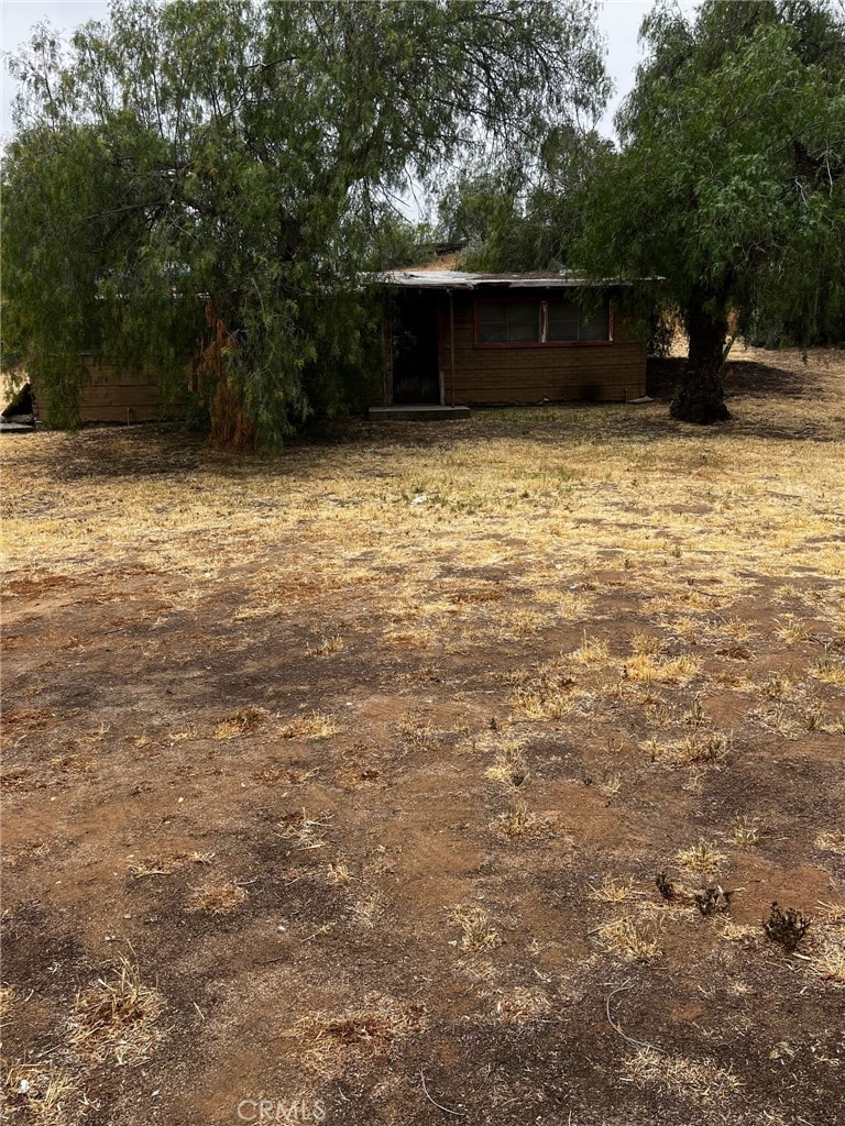 10546 Robinson Ave, Riverside, CA 92505 - view of yard