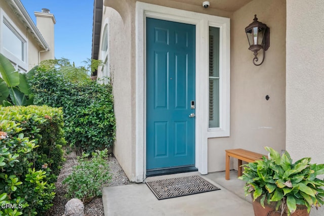 view of exterior entry with stucco siding