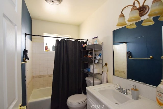full bath featuring toilet, shower / tub combo, vanity, and backsplash