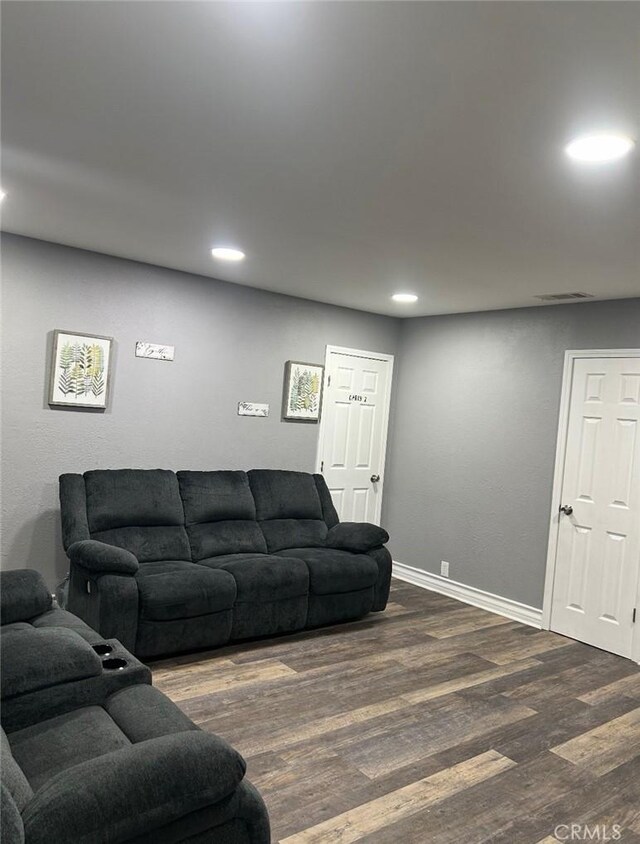631 Chateau Way, Barstow, CA 92311 - living area featuring baseboards, dark wood-style floors, visible vents, and recessed lighting
