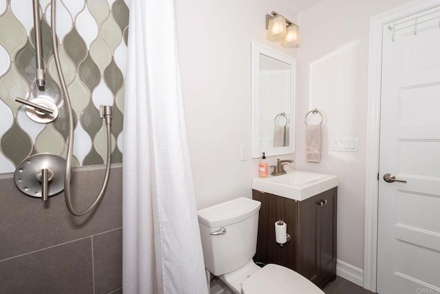 bathroom with toilet, a shower with shower curtain, and vanity