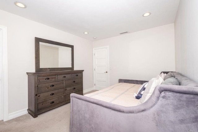 bedroom featuring recessed lighting, visible vents, baseboards, and light carpet