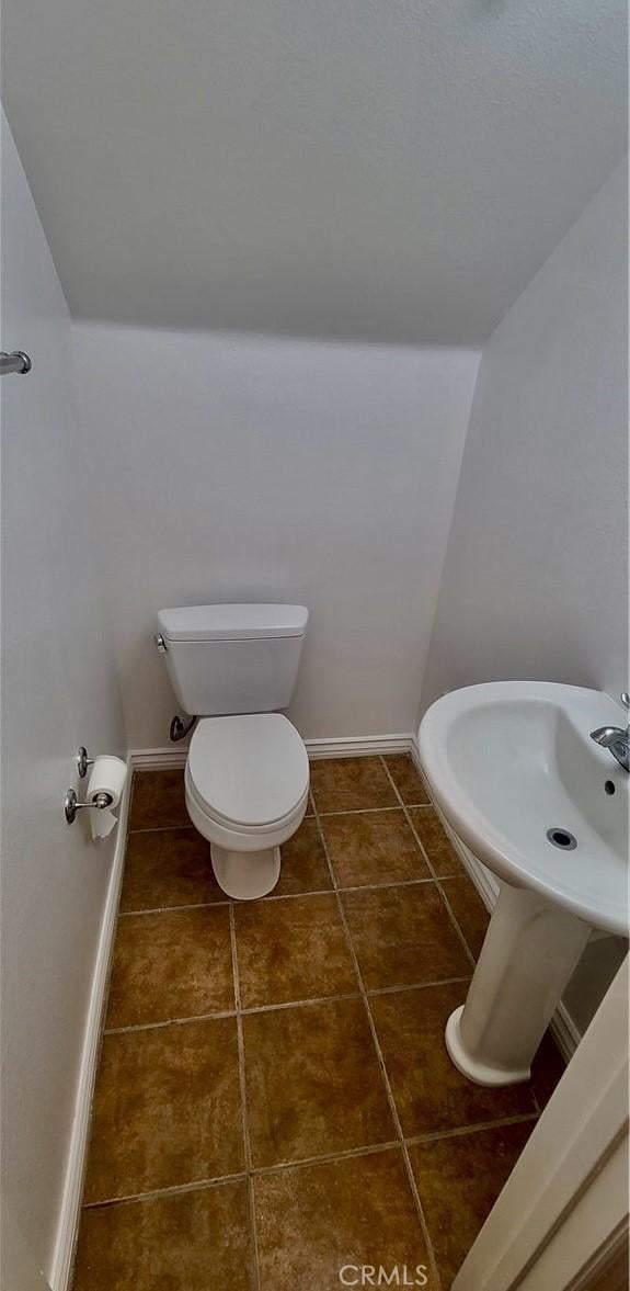 1500 Pine Ave Unit 19, Long Beach, CA 90813 - half bath with toilet, tile patterned flooring, and baseboards