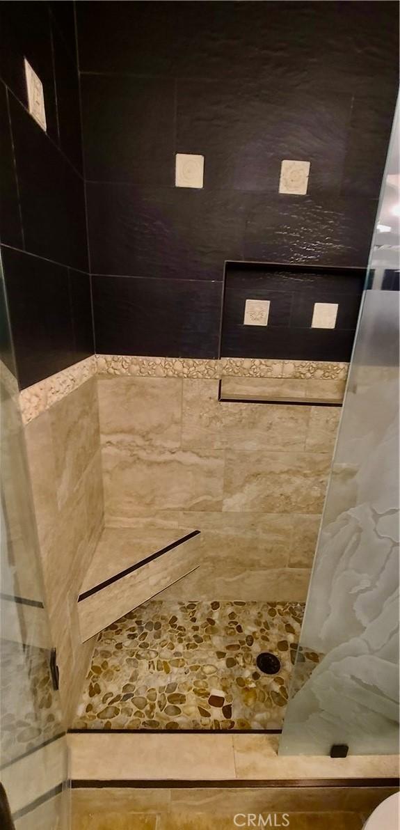 1500 Pine Ave Unit 19, Long Beach, CA 90813 - bathroom featuring a tile shower