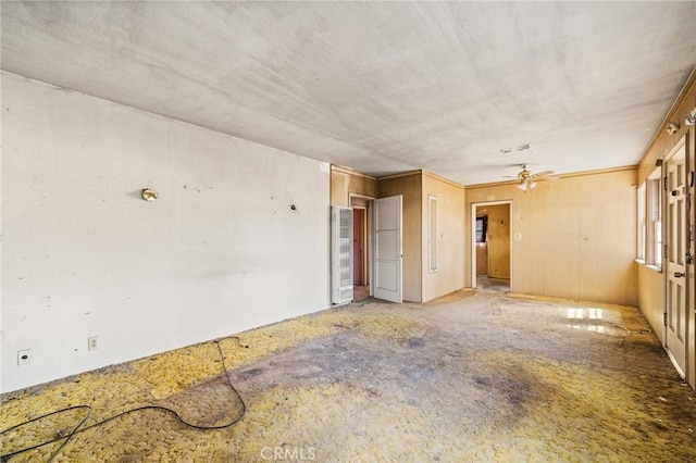 empty room with ceiling fan