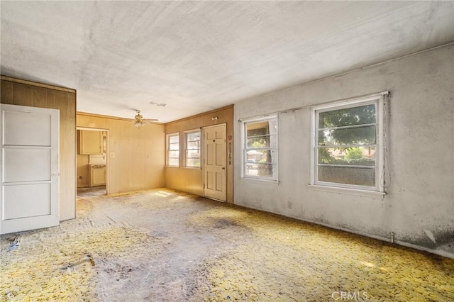 empty room featuring ceiling fan