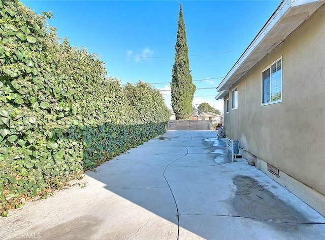 1261 W 13th St, San Bernardino, CA 92411 - view of patio featuring fence