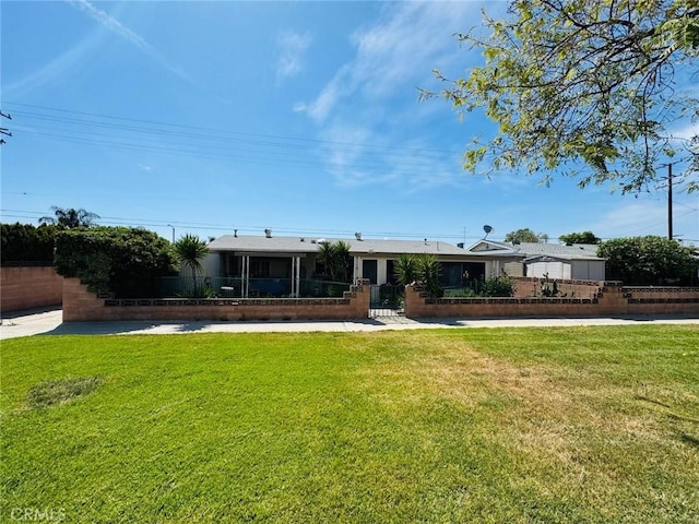 manufactured / mobile home featuring a front yard and a fenced front yard