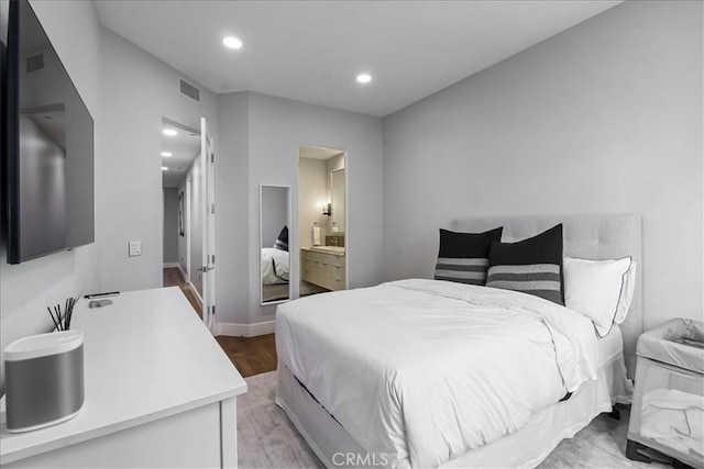 22065 Pacific Coast Hwy Unit 3, Malibu, CA 90265 - bedroom featuring light wood-style flooring, visible vents, baseboards, ensuite bath, and recessed lighting