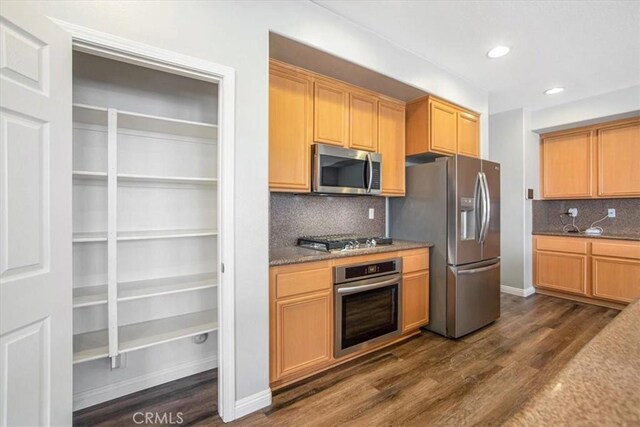 13167 Hollister St, Hesperia, CA 92344 - kitchen with stainless steel appliances, dark wood-type flooring, recessed lighting, decorative backsplash, and baseboards