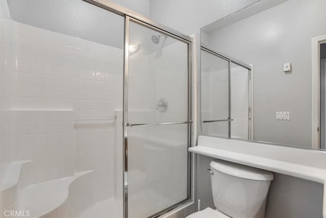 13167 Hollister St, Hesperia, CA 92344 - full bath with toilet and a shower with door