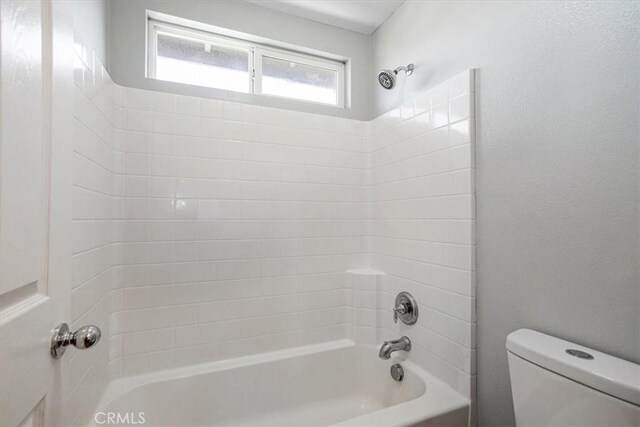 13167 Hollister St, Hesperia, CA 92344 - full bath featuring toilet and shower / washtub combination