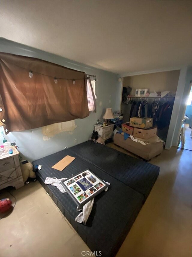 1882 E Larch St, Simi Valley, CA 93065 - living room featuring concrete flooring