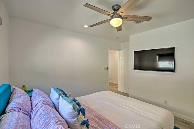 54345 Avenida Carranza Ln, Quinta, CA 92253 - bedroom featuring wood finished floors, visible vents, recessed lighting, a ceiling fan, and baseboards