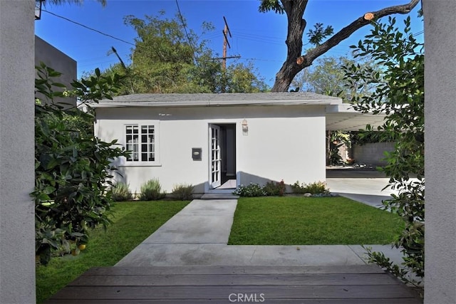 view of front of property with a front lawn and stucco siding