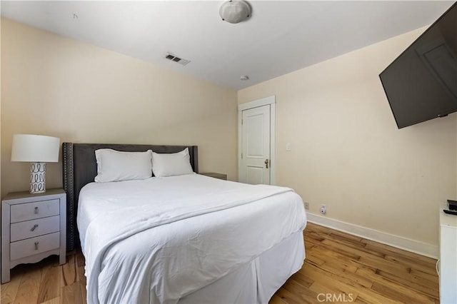 10633 Chiquita St, Toluca Lake, CA 91602 - bedroom featuring light wood-type flooring and baseboards