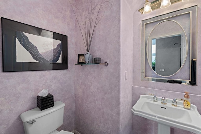 bathroom featuring toilet and a sink
