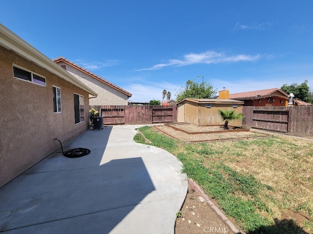628 Vintner St, Los Banos, CA 93635 - view of yard with a patio area and a fenced backyard