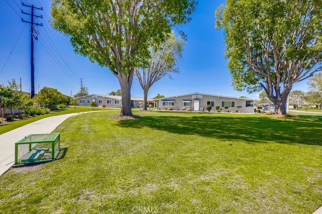exterior space featuring a yard